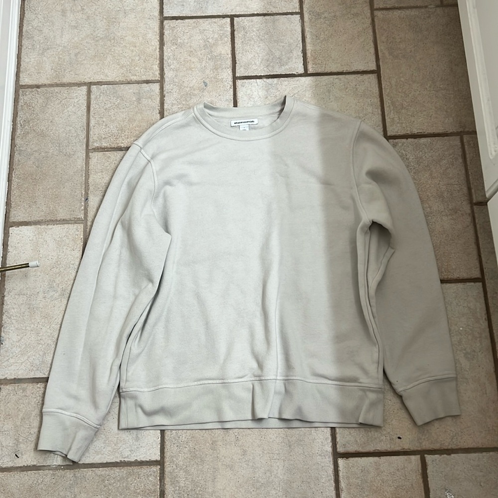 Men’s white crewneck